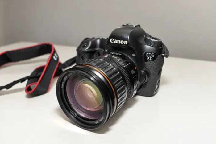 Canon 6D Full Frame + lente 28-135mm IS USM
