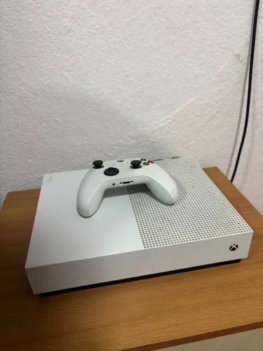 Xbox One S All Digital Edition 1TB Conservado + Controle