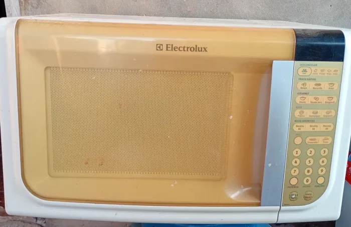 Microondas Eletrolux danificado