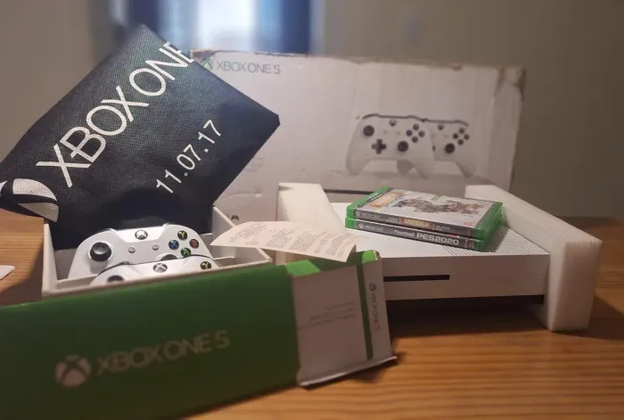  Xbox One S 1TB + 2 Controles + Caixa + Nota Fiscal