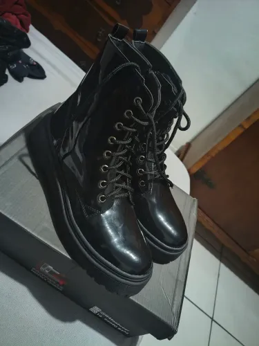 Bota coturno preto