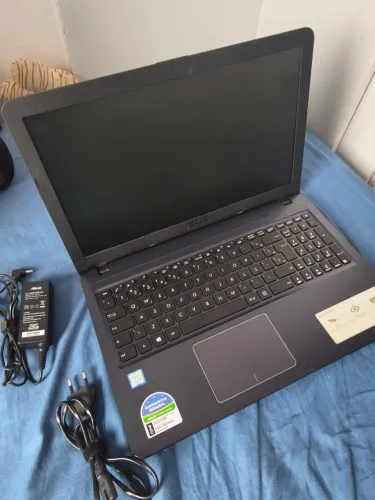 Notebook TOP!!! - Asus - I5 de 8ª geração - 8GB de RAM - SSD de 256GB