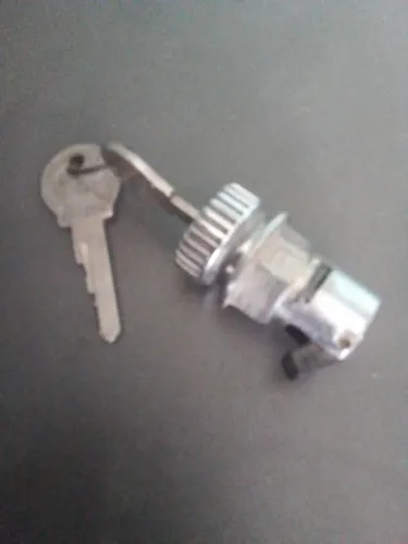 FECHADURA PORTA LUVAS OPALA/CARAVAN  ORIGINAL COM 2 CHAVES 