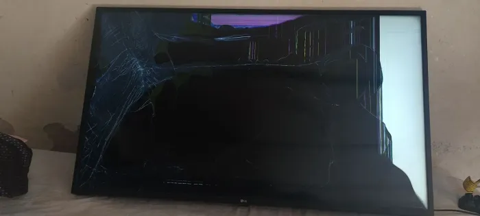 Tv LG 50un7310 tela quebrada 