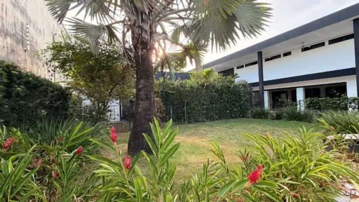 Linda casa no Conjunto Aruanã, Ampla com 900m2 de terreno, Piscina grande, Gerador 100%