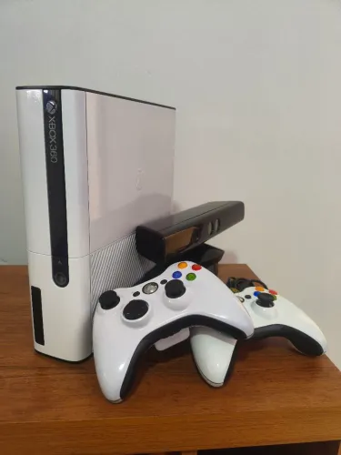 Xbox 360 RGH 128gb+ 2controles+ Kinect+ 4000jogos