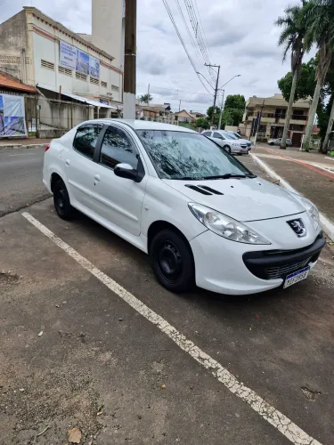Peugeot 207 Sedan Passion XR 1.4 Flex 8V 4P 2012