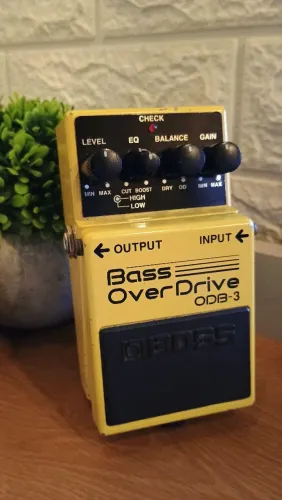 Pedal Boss Bass Overdrive ODB3 + Caixa 