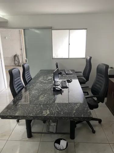 Mesa para escritório + 4 cadeiras