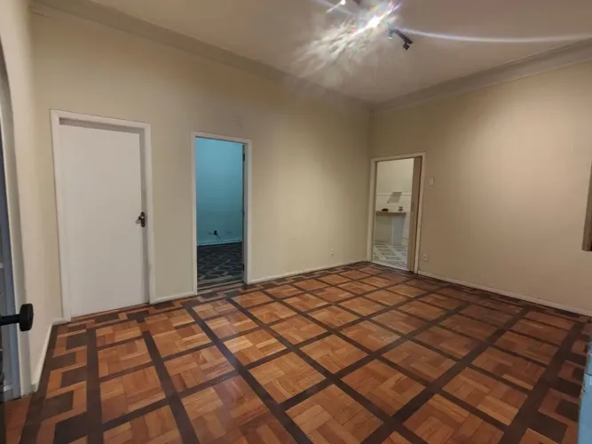 Casa com 3 Quarto(s) e 1 banheiro(s) para Alugar, 100 m² por R$ 4000 / Mês