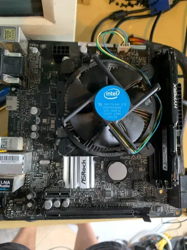 Kit placa mãe ddr4 / i3 8º / 4GB