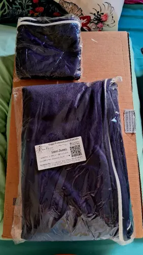Kit Capa de Colchão Casal Queen Padrão + Par de Travesseiro em Malha Gel (Zíper Fácil)
