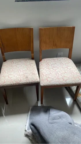 Par de cadeiras sala, escritório ou jantar.