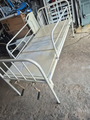 Cama hospitalar 2 manivelas com colchão