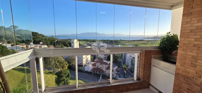 APARTAMENTO COM 2 QUARTOS SENDO 1 SUÍTE VISTA PARA O MAR À VENDA NO PANTANAL EM FLORIANÓPO