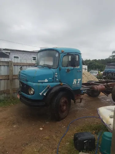 Caminhão Mercedes Benz