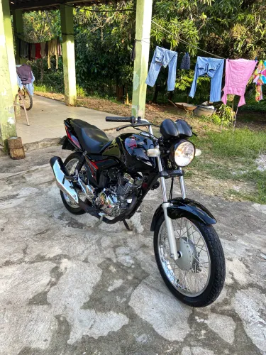 Moto conservada de boa procedência