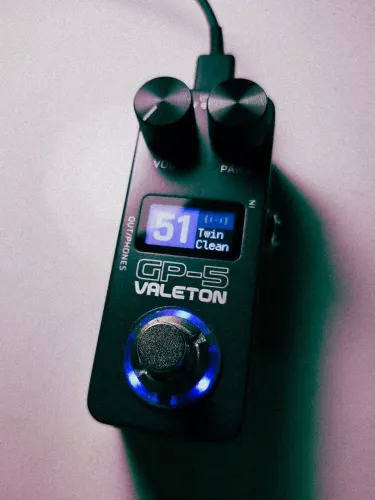 Pedaleira Valeton GP-5 NAM/IR - Pouquíssimo Uso