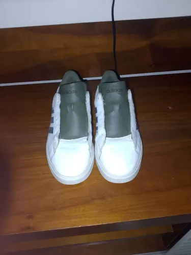 Vendo tênis Adidas original 