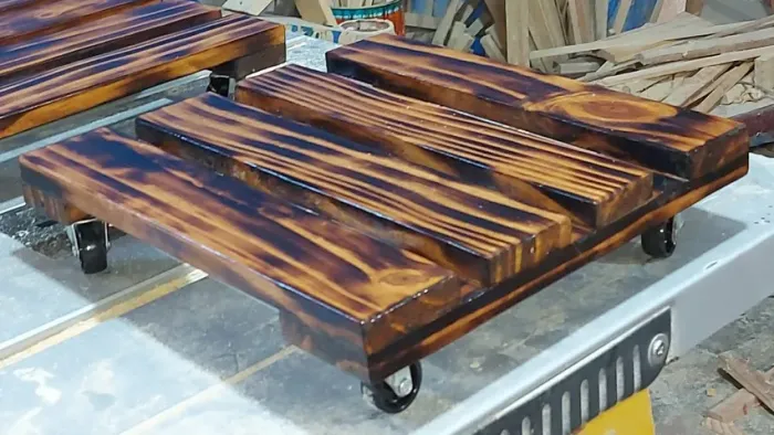 Suporte para botijão de gás e vasos de plantas com rodinhas