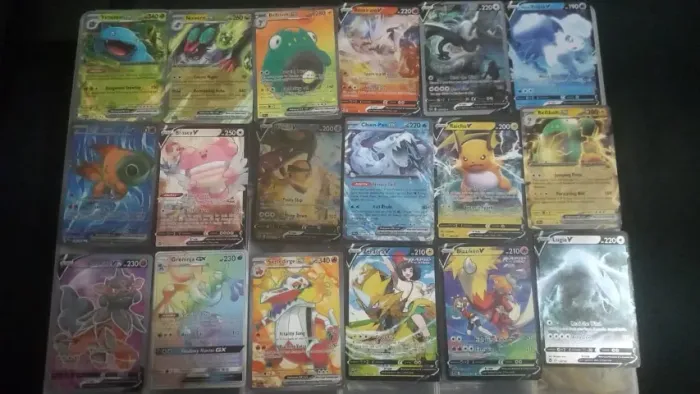 LOTE 29 CARDS POKEMON DIVERSAS COLEÇÕES
