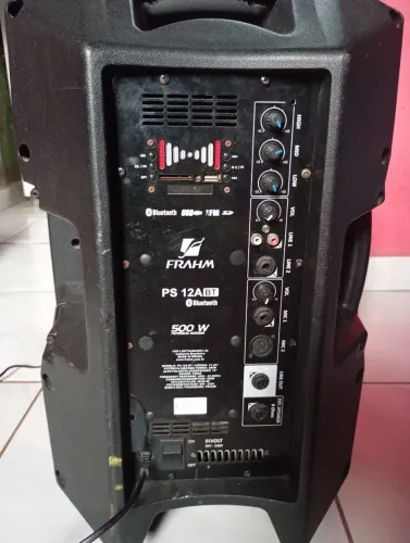 Caixa amplificada da marca frahm modelo 12A bt 500W