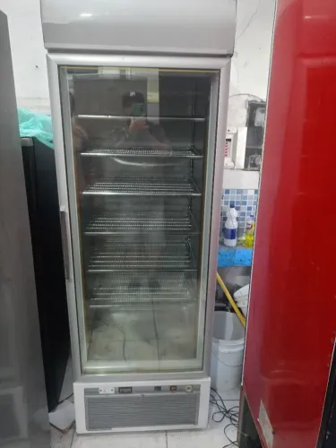 Freezer vertical 220v funcionando perfeitamente 