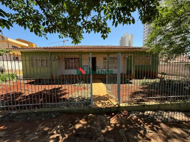 Chácara à venda em Londrina, Aurora, com 3 quartos, com 3008 m²