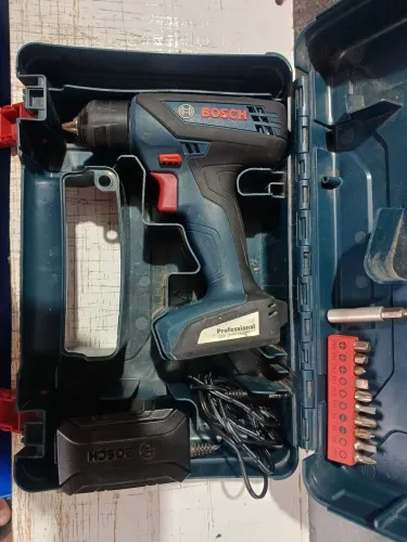 Furadeira e parafusadeira bosch 12w