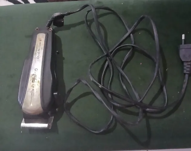 Máquina de corte e acabamento