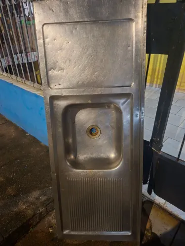 Bancada de inox de 1,20 mt, concretada.