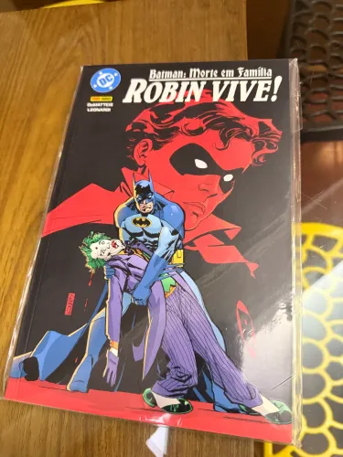 HQ - Batman Morte Em Família - Robin Vive!