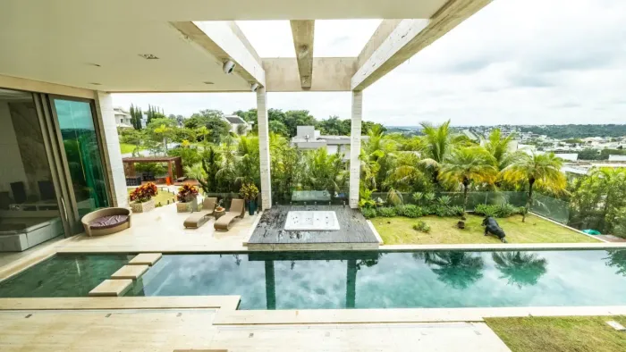Casa para aluguel no Alphaville Araguaia com 5 suítes e lazer completo