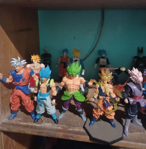 bonecos dragon ball 17 cm 50 reais a unidade * tenho outras opções maiores