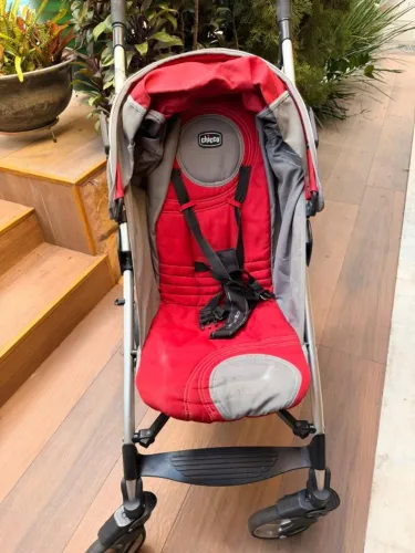 Kit Carrinho de Bebê Chicco London Red Passion + Cadeira Polly 2 em 1 Chicco Whod Friends 