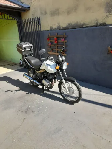Moto praticamente nova, toda revisada. A toda prova.