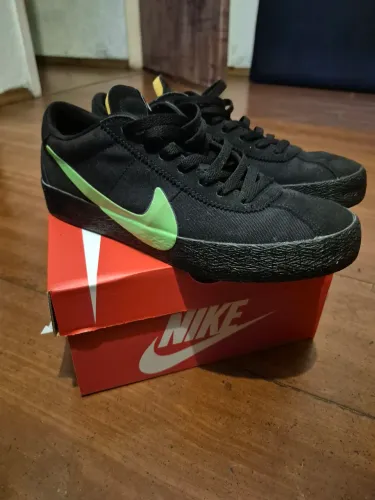 Nike Poets 