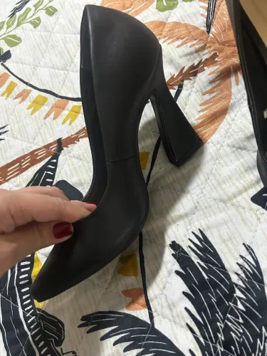 Scarpin Gabriela Salto Geométrico. Número: 35. Usado 1 vez.