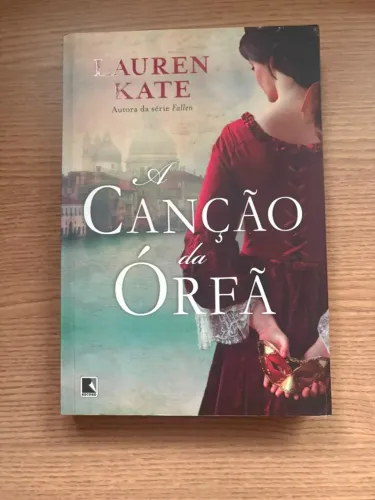 Livro "A canção da Órfã" - Lauren Kate
