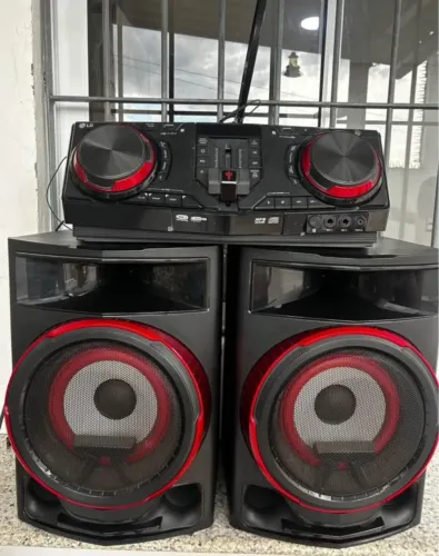 Som LG X-boom