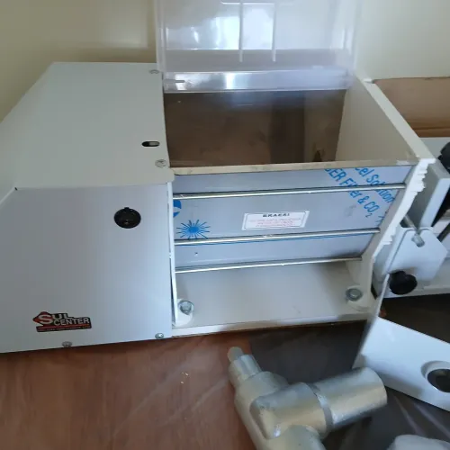 Maquina de fazer massa e moer carne