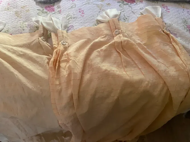 Cortina amarelo claro L 1,40 C 2,30