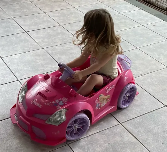 Carrinho Elétrico da Barbie, com bateria recarregável