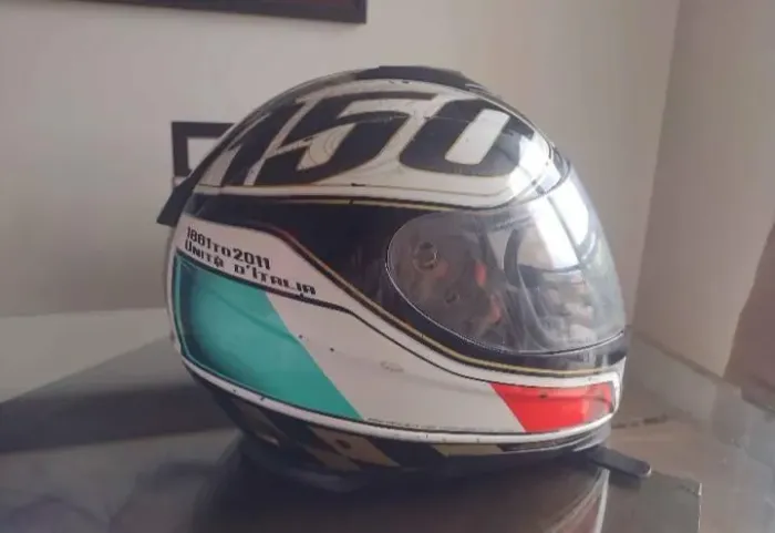 Capacete para moto MT helmets italian