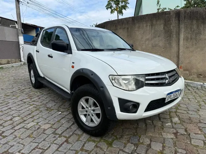 Mitsubishi L200 Triton GLS 3.2 CD TB Int.diesel MEC 2013