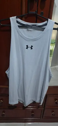 Camiseta regata Under Armour 