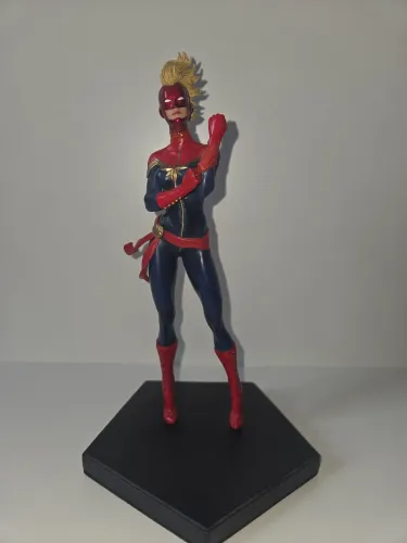 Capitã marvel comics delux iron studios 1/10