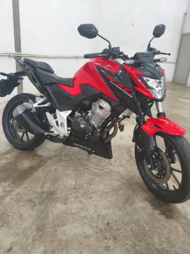 Vendo CB TWISTER 300 23/23 R$ 21.900,00