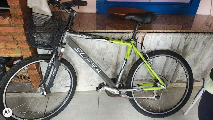 Vendo Bicicleta Caloi supra 21 marchas, aro 26, amortecedor, freio Shimano, banco absolute