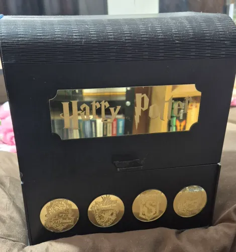 Box Harry Potter capa dura + A criança amaldiçoada + baú 